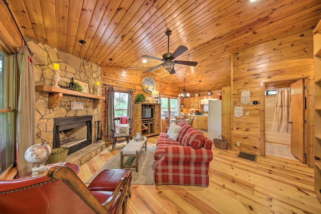 Peaceful Blue Ridge Cabin With Decks And Fire Pit Exteriér fotografie