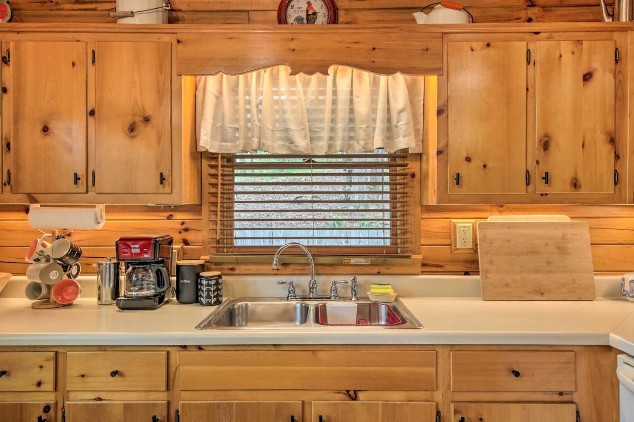 Peaceful Blue Ridge Cabin With Decks And Fire Pit Exteriér fotografie